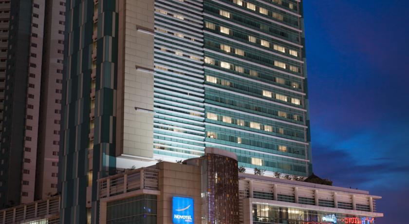 Novotel Jakarta Gajah Mada Extérieur photo