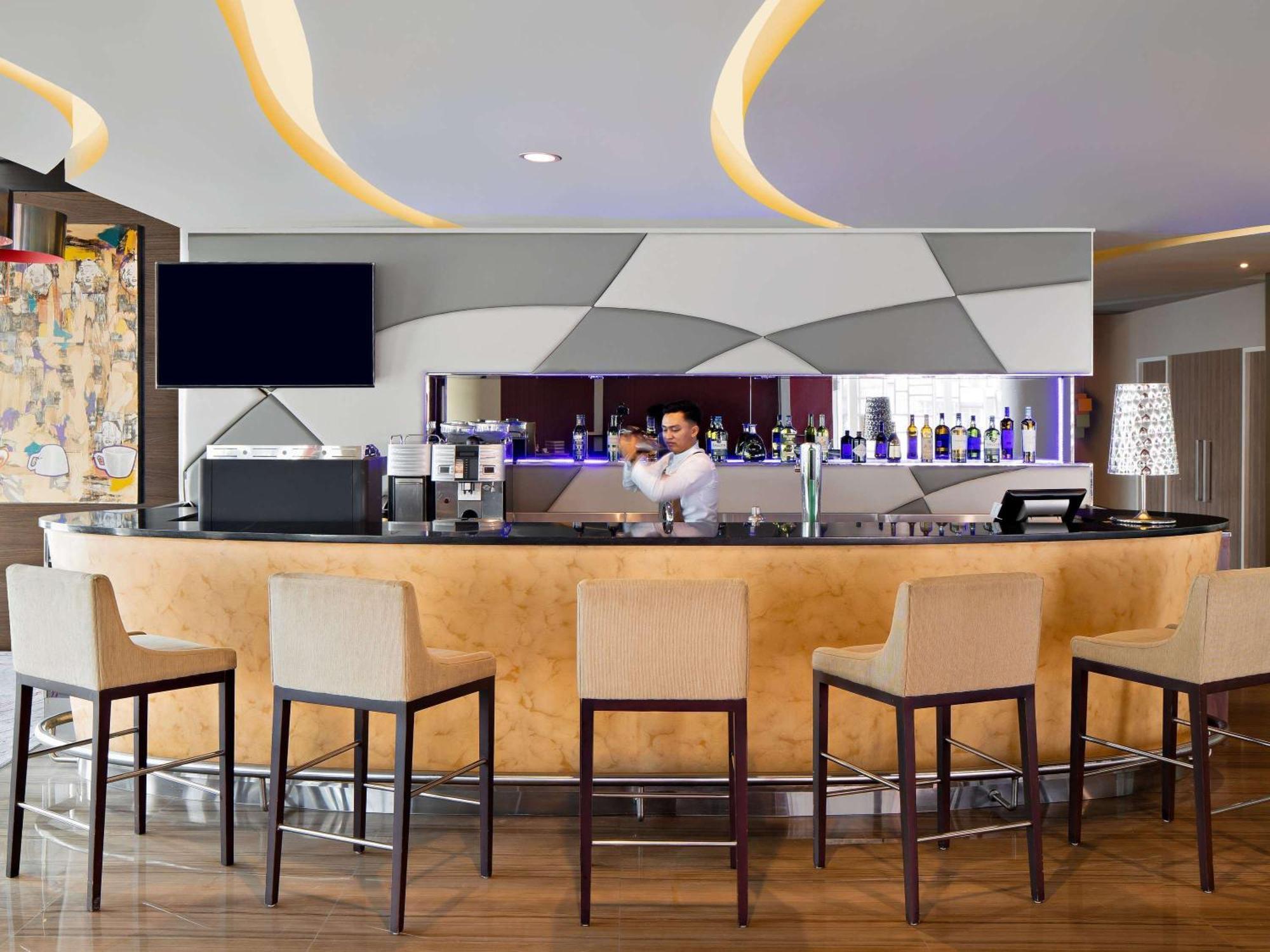 Novotel Jakarta Gajah Mada Extérieur photo