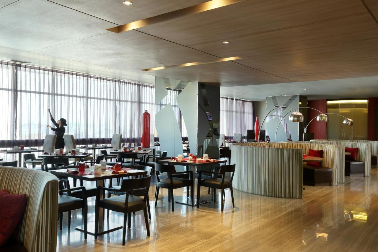 Novotel Jakarta Gajah Mada Extérieur photo