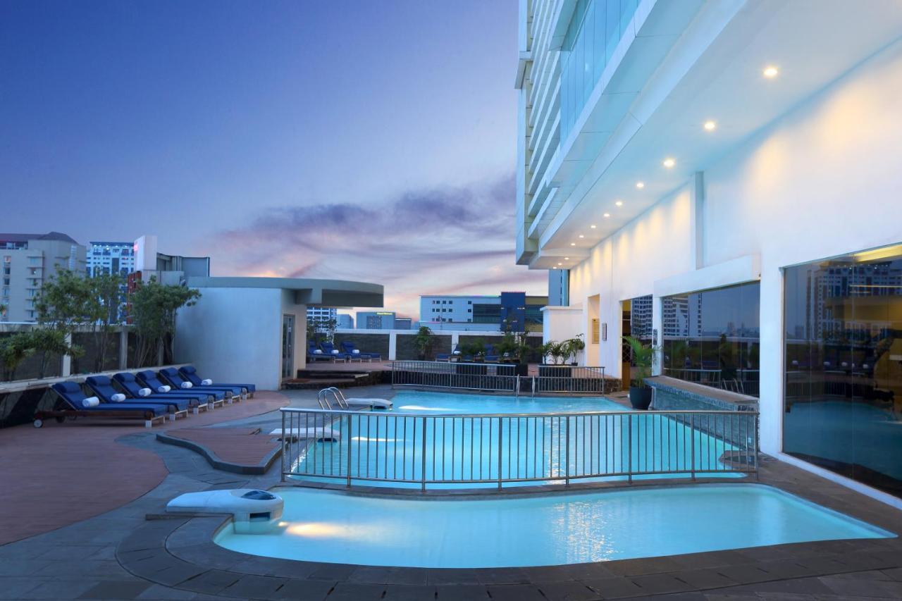Novotel Jakarta Gajah Mada Extérieur photo